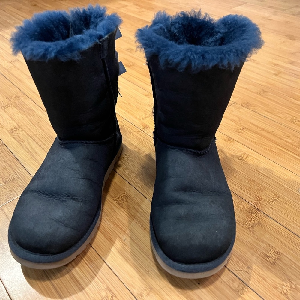 UGGS!  Bailey Bow Dark blue Youth Girl’s Size.   Great condition